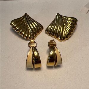 Elegant Gold Shell Earrings Monet 
Vintage